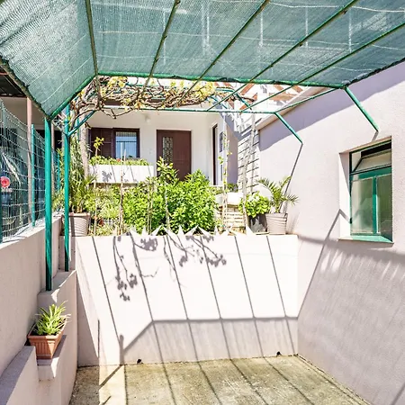 Apartman Karlo 604 *