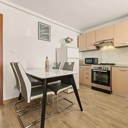 Apartman Karlo 604 *