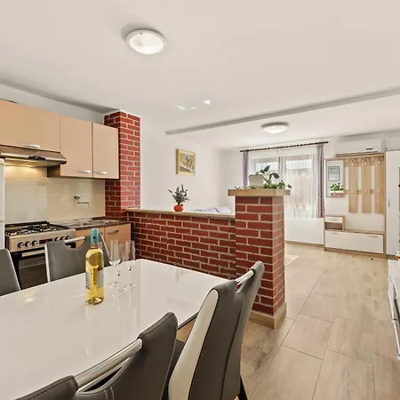 Karlo 604 Πούλα