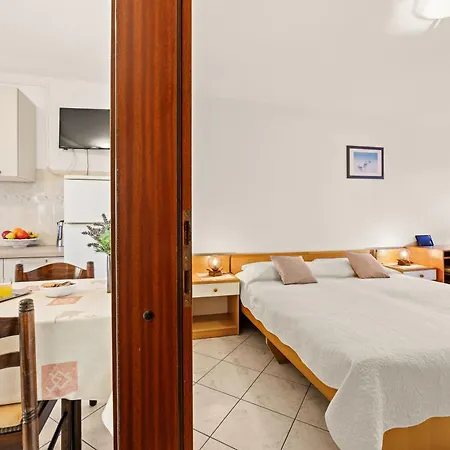 Karlo 604 * Πούλα